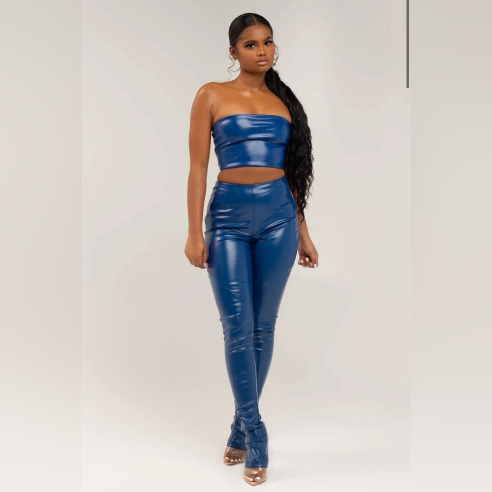 Ladynine blue leather 2 piece pants and tube top set.